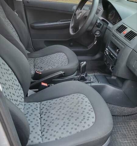 Серый Шкода Фабия, объемом двигателя 1.2 л и пробегом 220 тыс. км за 3300 $, фото 11 на Automoto.ua