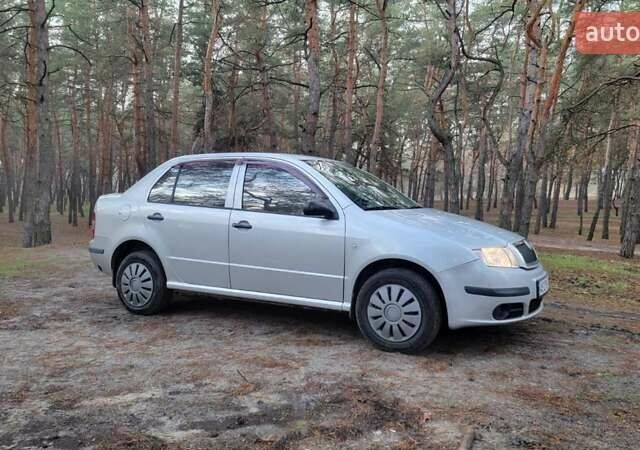 Серый Шкода Фабия, объемом двигателя 1.2 л и пробегом 220 тыс. км за 3300 $, фото 2 на Automoto.ua