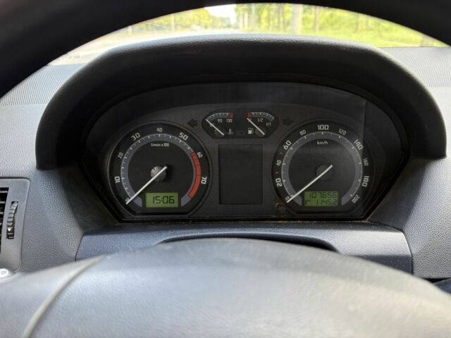 Серый Шкода Фабия, объемом двигателя 1.2 л и пробегом 109 тыс. км за 3600 $, фото 6 на Automoto.ua