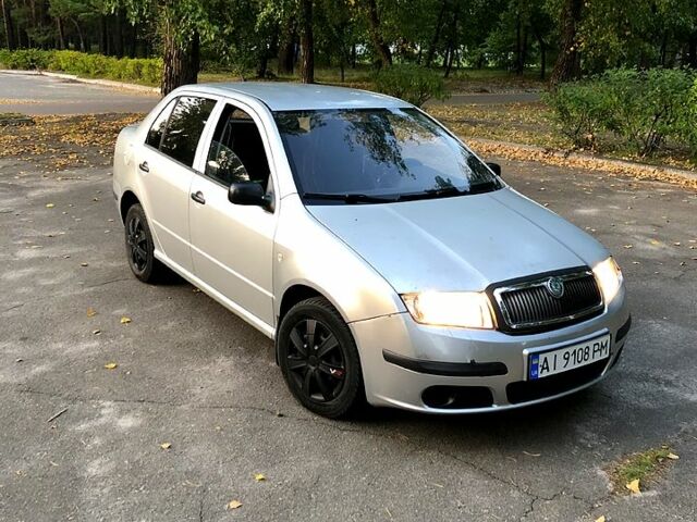 Серый Шкода Фабия, объемом двигателя 1.2 л и пробегом 240 тыс. км за 2999 $, фото 1 на Automoto.ua
