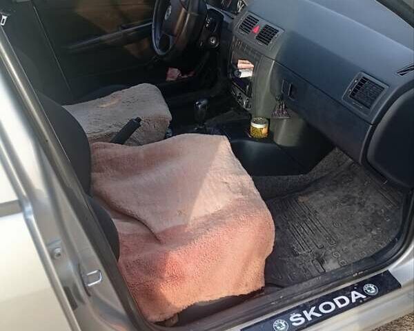 Сірий Шкода Фабія, об'ємом двигуна 1.2 л та пробігом 270 тис. км за 3200 $, фото 1 на Automoto.ua