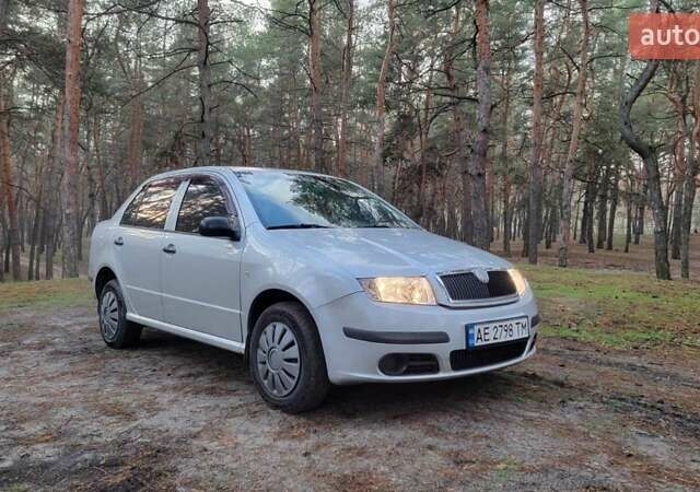 Серый Шкода Фабия, объемом двигателя 1.2 л и пробегом 220 тыс. км за 3300 $, фото 1 на Automoto.ua