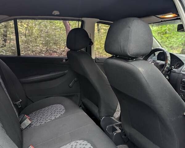 Сірий Шкода Фабія, об'ємом двигуна 1.2 л та пробігом 170 тис. км за 3800 $, фото 7 на Automoto.ua