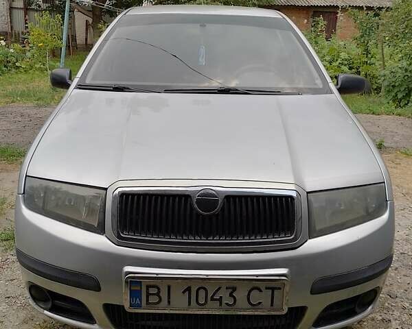 Серый Шкода Фабия, объемом двигателя 1.2 л и пробегом 221 тыс. км за 3300 $, фото 3 на Automoto.ua