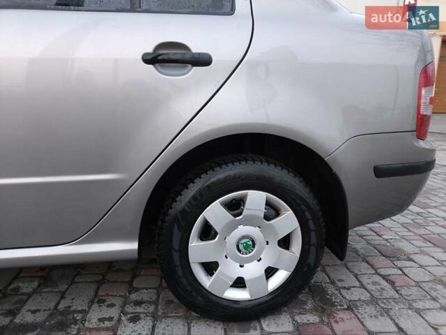 Серый Шкода Фабия, объемом двигателя 1.2 л и пробегом 48 тыс. км за 5300 $, фото 26 на Automoto.ua
