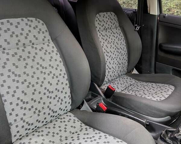 Сірий Шкода Фабія, об'ємом двигуна 1.2 л та пробігом 170 тис. км за 3800 $, фото 10 на Automoto.ua