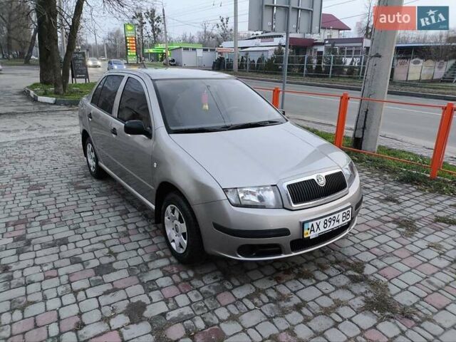 Серый Шкода Фабия, объемом двигателя 1.2 л и пробегом 48 тыс. км за 5300 $, фото 2 на Automoto.ua