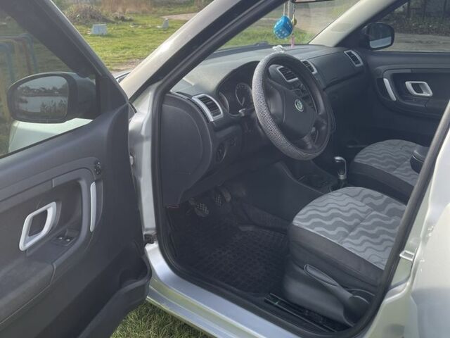 Серый Шкода Фабия, объемом двигателя 1.4 л и пробегом 260 тыс. км за 4500 $, фото 6 на Automoto.ua