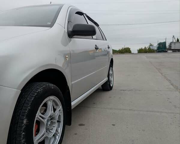 Сірий Шкода Фабія, об'ємом двигуна 1.2 л та пробігом 170 тис. км за 3800 $, фото 77 на Automoto.ua