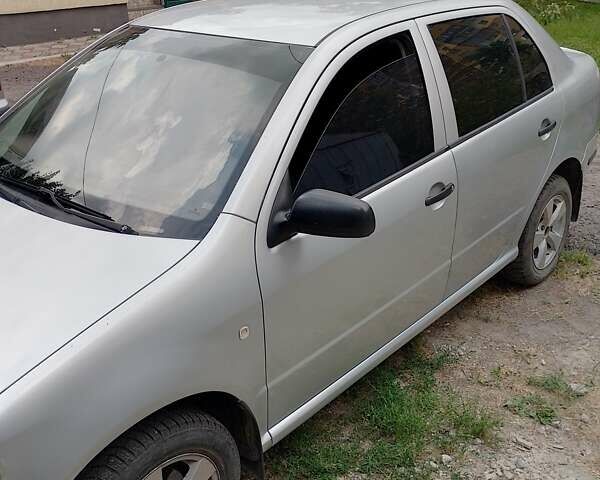 Серый Шкода Фабия, объемом двигателя 1.2 л и пробегом 221 тыс. км за 3300 $, фото 2 на Automoto.ua