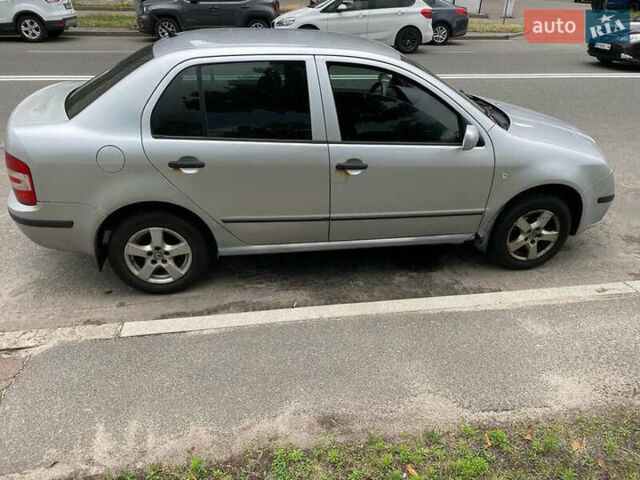 Серый Шкода Фабия, объемом двигателя 1.39 л и пробегом 330 тыс. км за 3400 $, фото 1 на Automoto.ua
