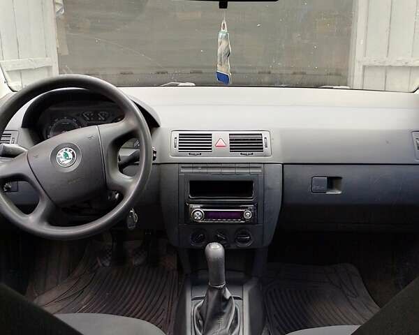 Серый Шкода Фабия, объемом двигателя 1.2 л и пробегом 221 тыс. км за 3300 $, фото 5 на Automoto.ua