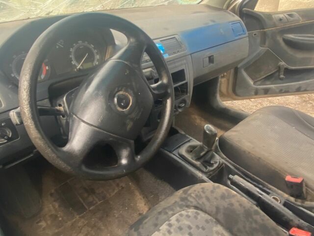 Серый Шкода Фабия, объемом двигателя 0 л и пробегом 149 тыс. км за 800 $, фото 3 на Automoto.ua