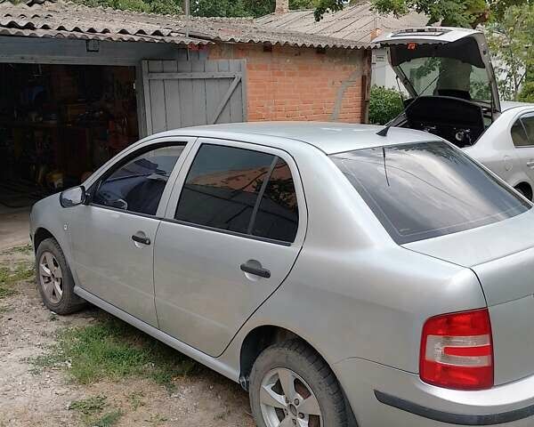 Серый Шкода Фабия, объемом двигателя 1.2 л и пробегом 221 тыс. км за 3300 $, фото 1 на Automoto.ua