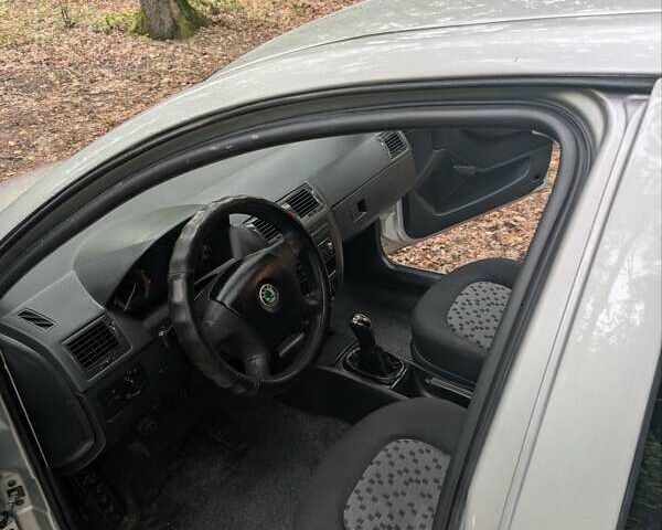 Сірий Шкода Фабія, об'ємом двигуна 1.2 л та пробігом 170 тис. км за 3800 $, фото 82 на Automoto.ua
