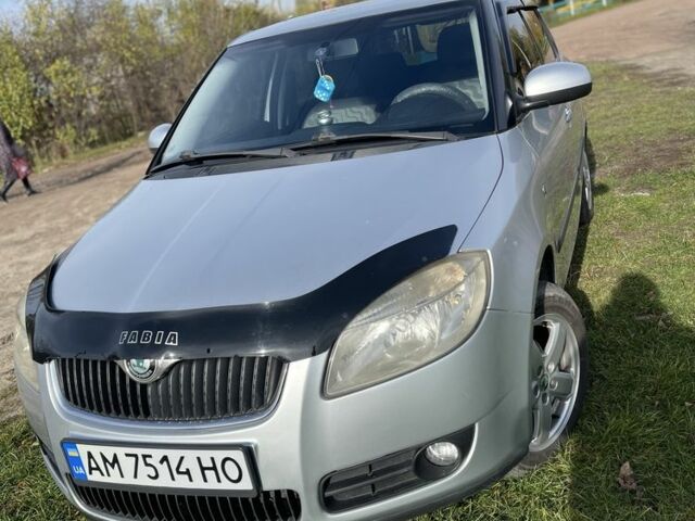 Серый Шкода Фабия, объемом двигателя 1.4 л и пробегом 260 тыс. км за 4500 $, фото 2 на Automoto.ua