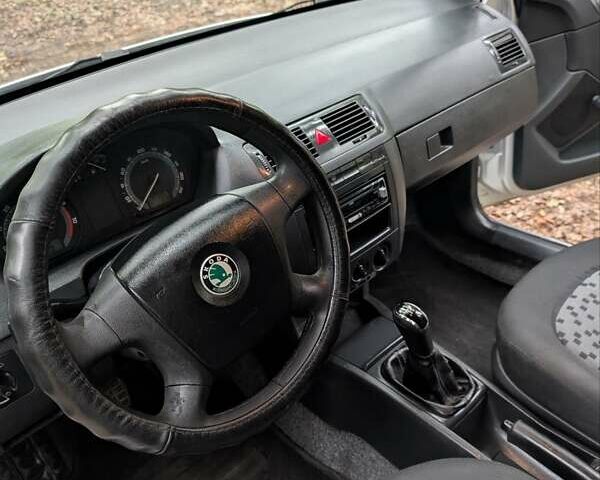 Сірий Шкода Фабія, об'ємом двигуна 1.2 л та пробігом 170 тис. км за 3800 $, фото 19 на Automoto.ua