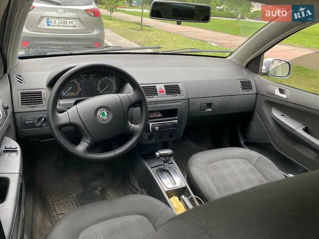 Серый Шкода Фабия, объемом двигателя 1.39 л и пробегом 330 тыс. км за 3400 $, фото 6 на Automoto.ua