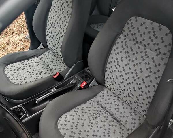 Сірий Шкода Фабія, об'ємом двигуна 1.2 л та пробігом 170 тис. км за 3800 $, фото 16 на Automoto.ua