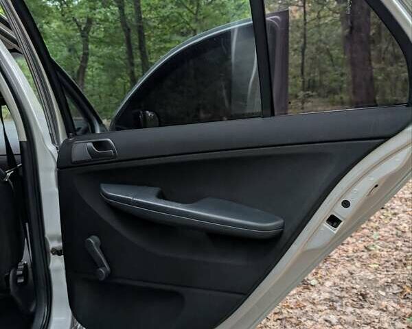 Сірий Шкода Фабія, об'ємом двигуна 1.2 л та пробігом 170 тис. км за 3800 $, фото 6 на Automoto.ua