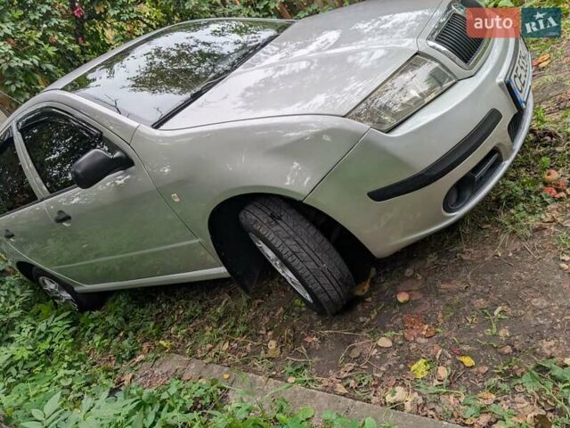 Сірий Шкода Фабія, об'ємом двигуна 1.2 л та пробігом 170 тис. км за 3800 $, фото 63 на Automoto.ua