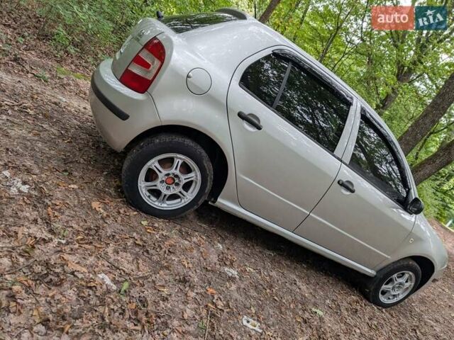 Сірий Шкода Фабія, об'ємом двигуна 1.2 л та пробігом 170 тис. км за 3800 $, фото 49 на Automoto.ua