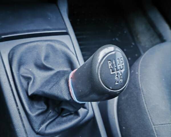 Серый Шкода Фабия, объемом двигателя 1.2 л и пробегом 48 тыс. км за 5300 $, фото 32 на Automoto.ua