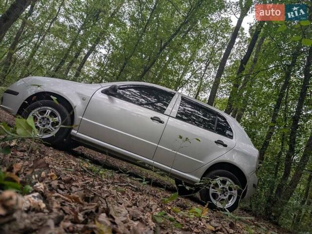 Сірий Шкода Фабія, об'ємом двигуна 1.2 л та пробігом 170 тис. км за 3800 $, фото 92 на Automoto.ua