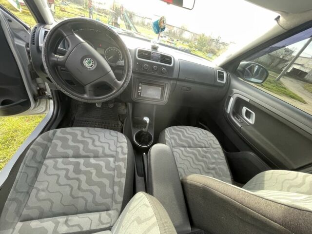 Серый Шкода Фабия, объемом двигателя 1.4 л и пробегом 260 тыс. км за 4500 $, фото 5 на Automoto.ua