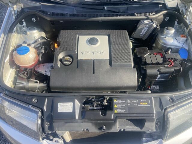 Серый Шкода Фабия, объемом двигателя 1.2 л и пробегом 121 тыс. км за 3700 $, фото 1 на Automoto.ua