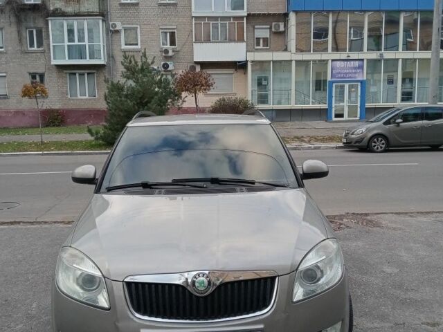 Сірий Шкода Фабія, об'ємом двигуна 1.6 л та пробігом 200 тис. км за 5000 $, фото 6 на Automoto.ua