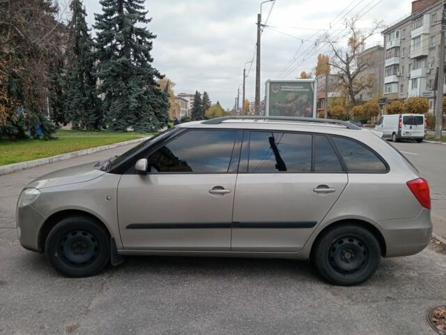 Сірий Шкода Фабія, об'ємом двигуна 1.6 л та пробігом 200 тис. км за 5000 $, фото 1 на Automoto.ua