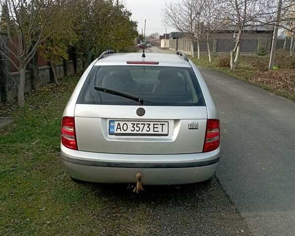 Серый Шкода Фабия, объемом двигателя 1.39 л и пробегом 228 тыс. км за 3000 $, фото 1 на Automoto.ua