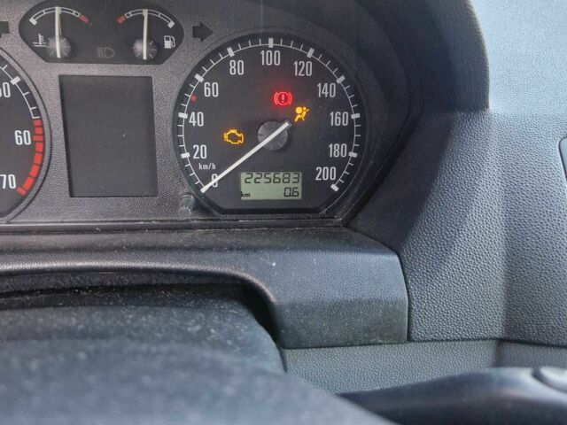 Серый Шкода Фабия, объемом двигателя 1.4 л и пробегом 225 тыс. км за 1600 $, фото 9 на Automoto.ua