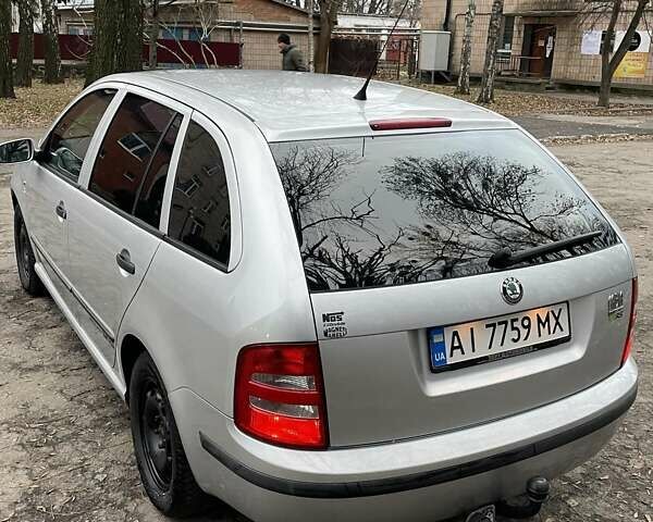 Сірий Шкода Фабія, об'ємом двигуна 1.39 л та пробігом 180 тис. км за 4300 $, фото 5 на Automoto.ua