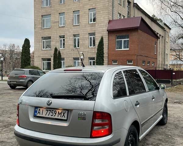 Сірий Шкода Фабія, об'ємом двигуна 1.39 л та пробігом 180 тис. км за 4300 $, фото 4 на Automoto.ua