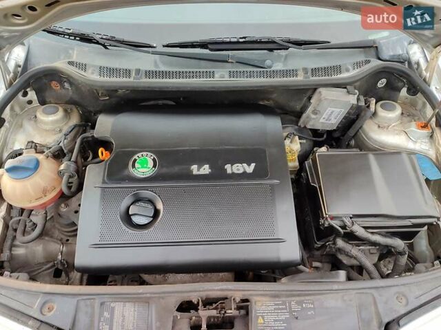 Сірий Шкода Фабія, об'ємом двигуна 1.4 л та пробігом 196 тис. км за 4900 $, фото 22 на Automoto.ua