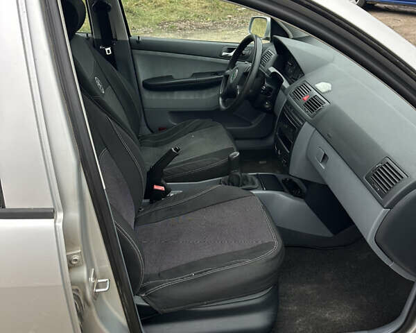 Сірий Шкода Фабія, об'ємом двигуна 1.4 л та пробігом 170 тис. км за 3250 $, фото 8 на Automoto.ua