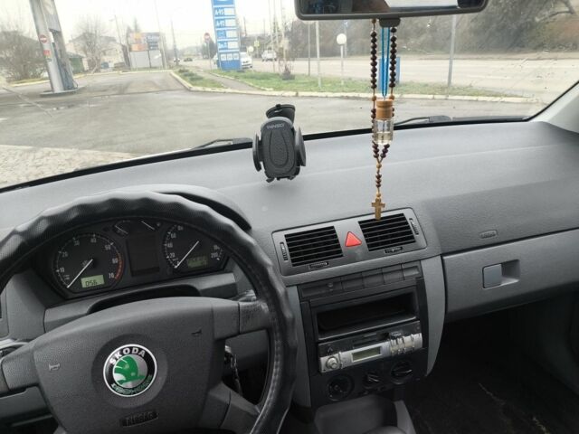 Серый Шкода Фабия, объемом двигателя 1.4 л и пробегом 230 тыс. км за 2600 $, фото 6 на Automoto.ua