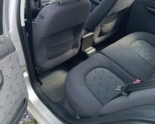 Серый Шкода Фабия, объемом двигателя 1.39 л и пробегом 240 тыс. км за 4200 $, фото 1 на Automoto.ua