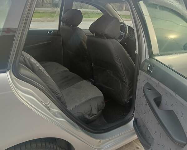 Серый Шкода Фабия, объемом двигателя 1.39 л и пробегом 226 тыс. км за 3350 $, фото 5 на Automoto.ua