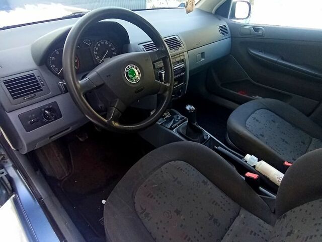 Сірий Шкода Фабія, об'ємом двигуна 1.4 л та пробігом 225 тис. км за 3900 $, фото 6 на Automoto.ua