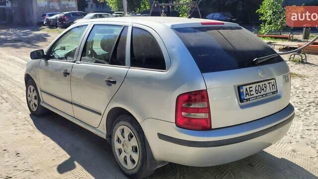 Сірий Шкода Фабія, об'ємом двигуна 1.39 л та пробігом 369 тис. км за 2900 $, фото 5 на Automoto.ua