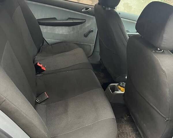 Серый Шкода Фабия, объемом двигателя 1.9 л и пробегом 250 тыс. км за 3100 $, фото 4 на Automoto.ua