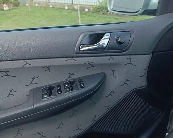 Серый Шкода Фабия, объемом двигателя 1.39 л и пробегом 240 тыс. км за 4200 $, фото 5 на Automoto.ua