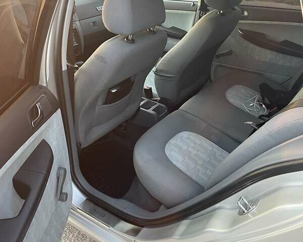 Сірий Шкода Фабія, об'ємом двигуна 1.39 л та пробігом 180 тис. км за 4300 $, фото 1 на Automoto.ua