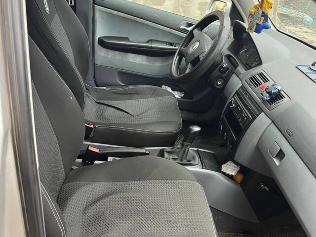 Сірий Шкода Фабія, об'ємом двигуна 1.9 л та пробігом 250 тис. км за 3100 $, фото 4 на Automoto.ua