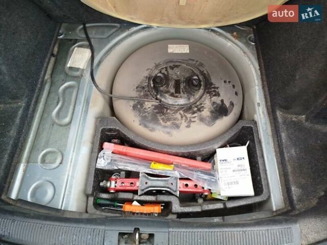 Серый Шкода Фабия, объемом двигателя 1.4 л и пробегом 380 тыс. км за 2800 $, фото 13 на Automoto.ua