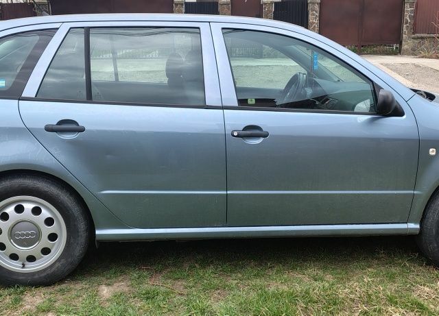 Серый Шкода Фабия, объемом двигателя 1.4 л и пробегом 275 тыс. км за 3300 $, фото 1 на Automoto.ua