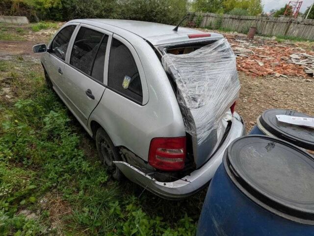 Серый Шкода Фабия, объемом двигателя 1.4 л и пробегом 225 тыс. км за 1600 $, фото 4 на Automoto.ua